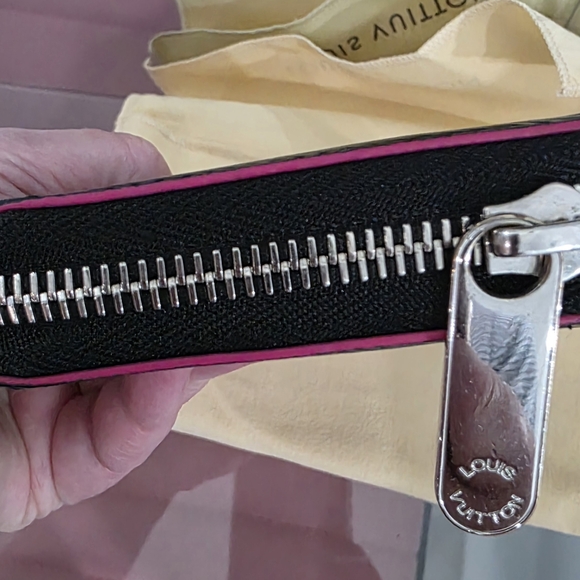 Louis Vuitton EPI Black & Pink Wallet - Picture 8 of 9